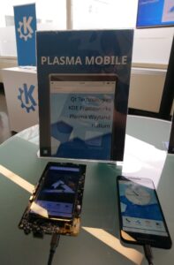 Plasma Mobile table with a Nexus 5X an Librem Dev kit (smartphone on a PCB)