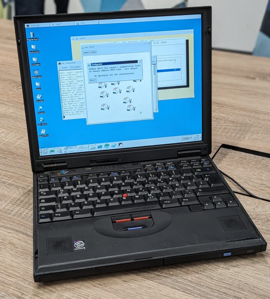ThinkPad 600E with a Pentium 2 processor running an old version of SUSE Linux with KDE 1.1
